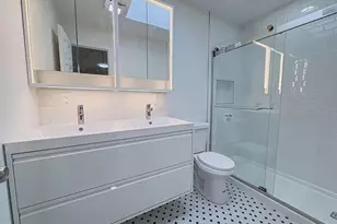 2111 Green St, Philadelphia, PA 19130 - Photo 8