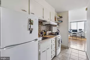 604 S Washington Square, Philadelphia, PA 19106 - Photo 2
