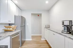 876 N 19th St, Philadelphia, PA 19130 - Photo 10