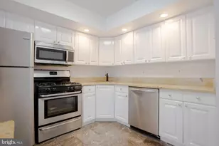 389 E Gorgas Ln, Philadelphia, PA 19119 - Photo 4