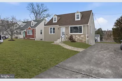 513 Smithfield Avenue, Philadelphia, PA 19116 - Photo 2