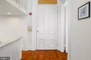 1035 Spruce St, Philadelphia, PA 19107 - Photo 14