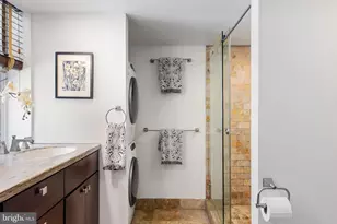 1035 Spruce St, Philadelphia, PA 19107 - Photo 38