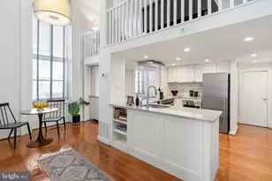 1035 Spruce St, Philadelphia, PA 19107 - Photo 16