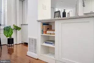 1035 Spruce St, Philadelphia, PA 19107 - Photo 14