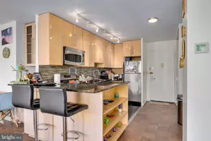 210 Locust St, Philadelphia, PA 19106 - Photo 6