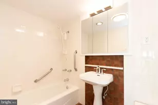 2401 Pennsylvania Ave, Philadelphia, PA 19130 - Photo 8