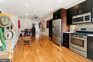 2555 Carpenter St, Philadelphia, PA 19146 - Photo 2