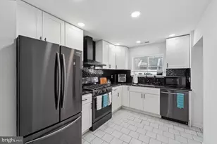 2328 S Warnock St, Philadelphia, PA 19148 - Photo 8