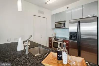 2101 Market Street #2805, Philadelphia, PA 19103 - Photo 22