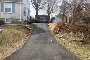 914 Arnold St, Philadelphia, PA 19111 - Photo 2