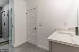 437 N 35th St, Philadelphia, PA 19104 - Photo 8