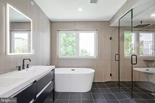 1102 E Columbia, Philadelphia, PA 19125 - Photo 16