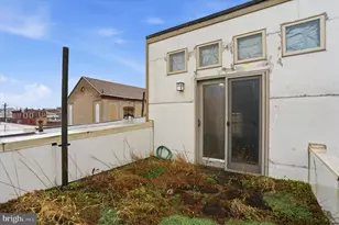 1040 N Leithgow St, Philadelphia, PA 19123 - Photo 32