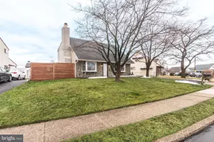 2865 Norcom Rd, Philadelphia, PA 19154 - Photo 2