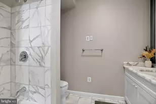 201 N 8th St, Philadelphia, PA 19106 - Photo 18