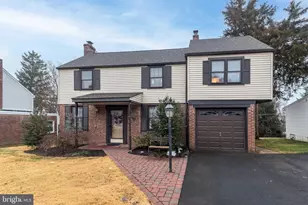 412 Forest Hills Ave, Philadelphia, PA 19116 - Photo 2