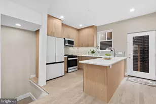 1032 S Randolph St, Philadelphia, PA 19147 - Photo 6