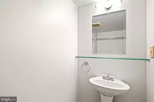 1008 Spruce St, Philadelphia, PA 19107 - Photo 6