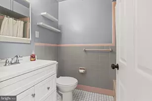 1605 Strahle St, Philadelphia, PA 19152 - Photo 18