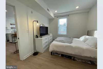 630 S 19th Street #2R, Philadelphia, PA 19146 - Photo 6