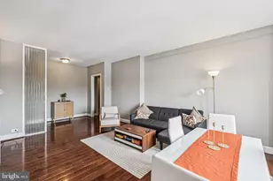 2031 Locust St, Philadelphia, PA 19103 - Photo 2