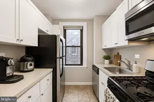 2031 Locust St, Philadelphia, PA 19103 - Photo 4