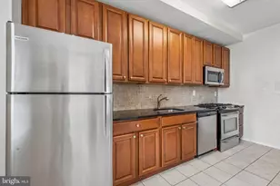 2031 Locust St, Philadelphia, PA 19103 - Photo 4