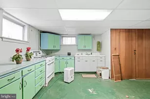 1445 Rhawn St, Philadelphia, PA 19111 - Photo 32