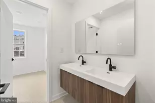 160204 Locust St, Philadelphia, PA 19103 - Photo 8