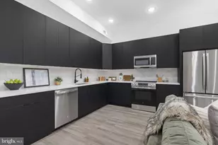 160204 Locust St, Philadelphia, PA 19103 - Photo 10