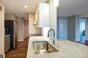 2200 Benjamin Franklin Pkwy, Philadelphia, PA 19130 - Photo 20