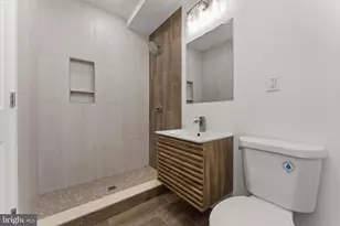 2033 N 9th St, Philadelphia, PA 19122 - Photo 18