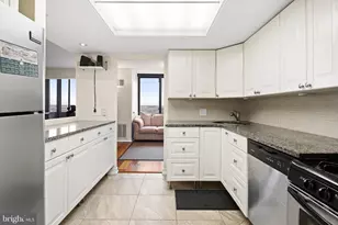 1326 Spruce St, Philadelphia, PA 19107 - Photo 12