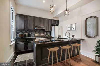 704 S Washington Square #1R, Philadelphia, PA 19106 - Photo 2