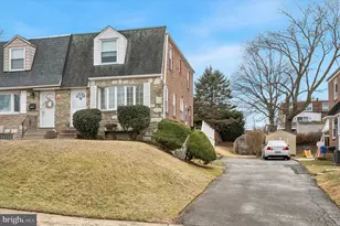 8637 Bridle Rd, Philadelphia, PA 19115 - Photo 2