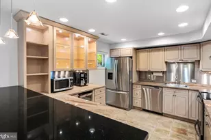 719 S Philip St, Philadelphia, PA 19147 - Photo 2