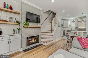 2047 Waverly St, Philadelphia, PA 19146 - Photo 2