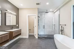 202 Kalos St, Philadelphia, PA 19128 - Photo 24