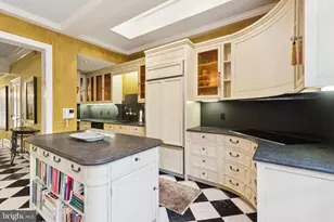 1811 Delancey Pl, Philadelphia, PA 19103 - Photo 10