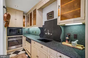 1811 Delancey Pl, Philadelphia, PA 19103 - Photo 10
