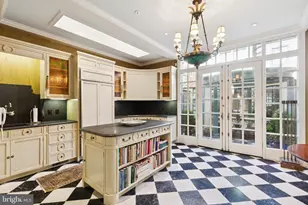 1811 Delancey Pl, Philadelphia, PA 19103 - Photo 8