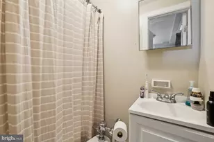 2031 Locust St, Philadelphia, PA 19103 - Photo 10