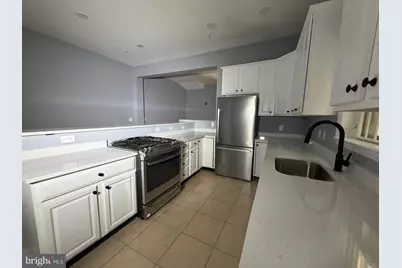 1831 W Diamond Street #4R, Philadelphia, PA 19121 - Photo 2