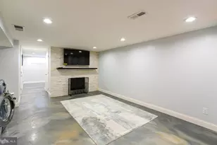 3161 S Sydenham St, Philadelphia, PA 19145 - Photo 18