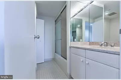 202 W Rittenhouse Square #1705, Philadelphia, PA 19103 - Photo 16