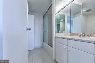 202 W Rittenhouse Square, Philadelphia, PA 19103 - Photo 16