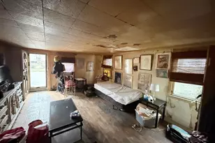 573 Shawmont Ave, Philadelphia, PA 19128 - Photo 4