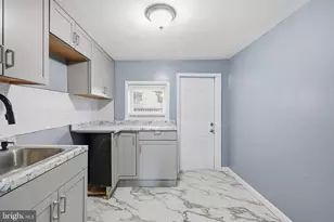 1526 S LeCount St, Philadelphia, PA 19146 - Photo 12