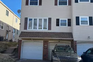 1549 Stoney Ln, Philadelphia, PA 19115 - Photo 2